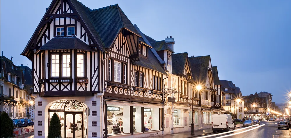 Deauville (Calvados) : les Planches et leurs cabines Deauville (Calvados) : les Planches et leurs cabines